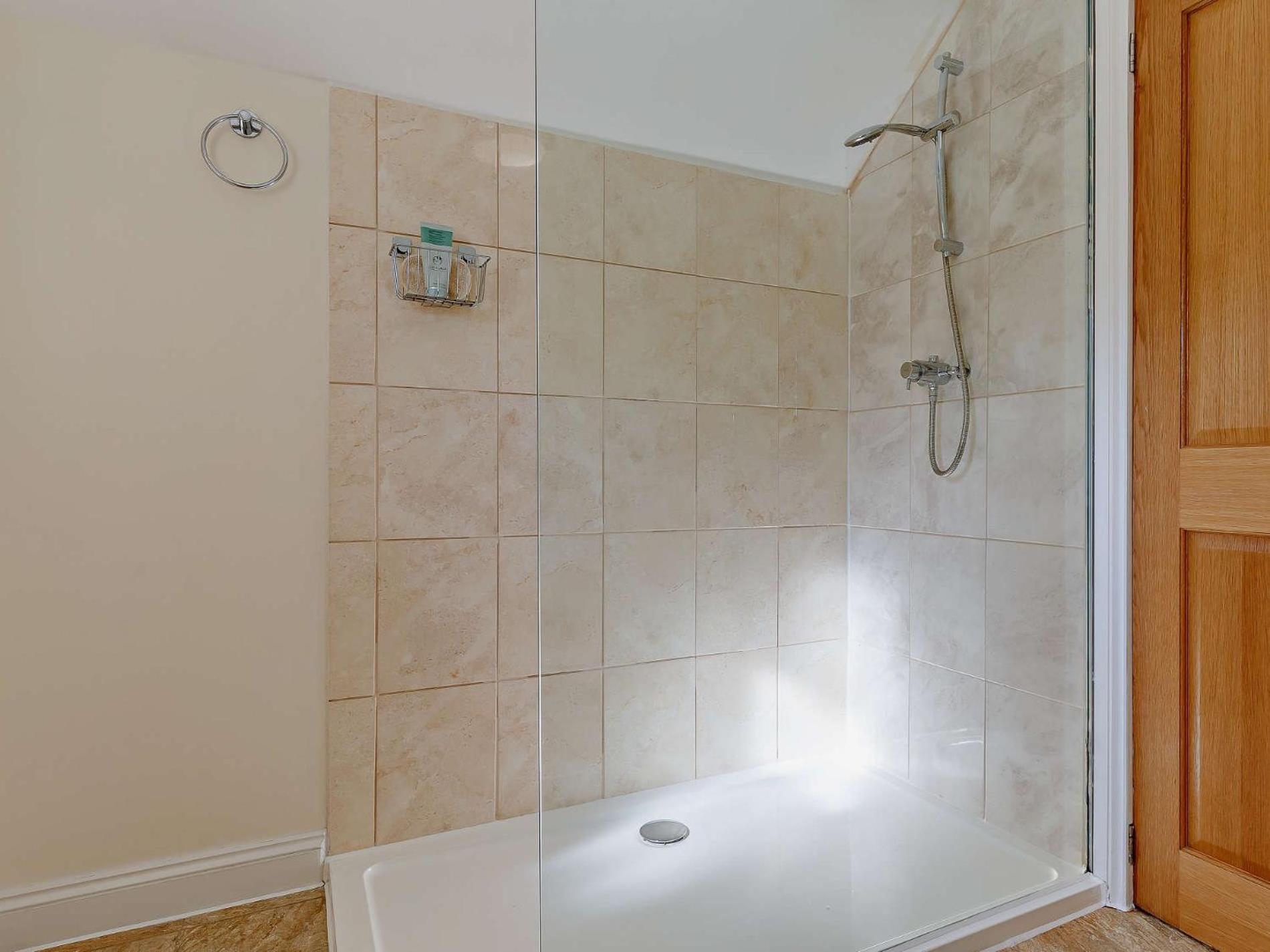 2 Bed In 82540 Torquay